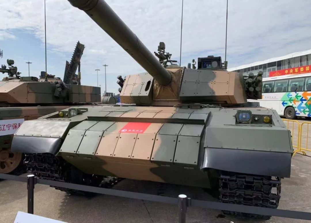 125毫米口径59坦克亮相珠海为何59式被一改再改军情晚报