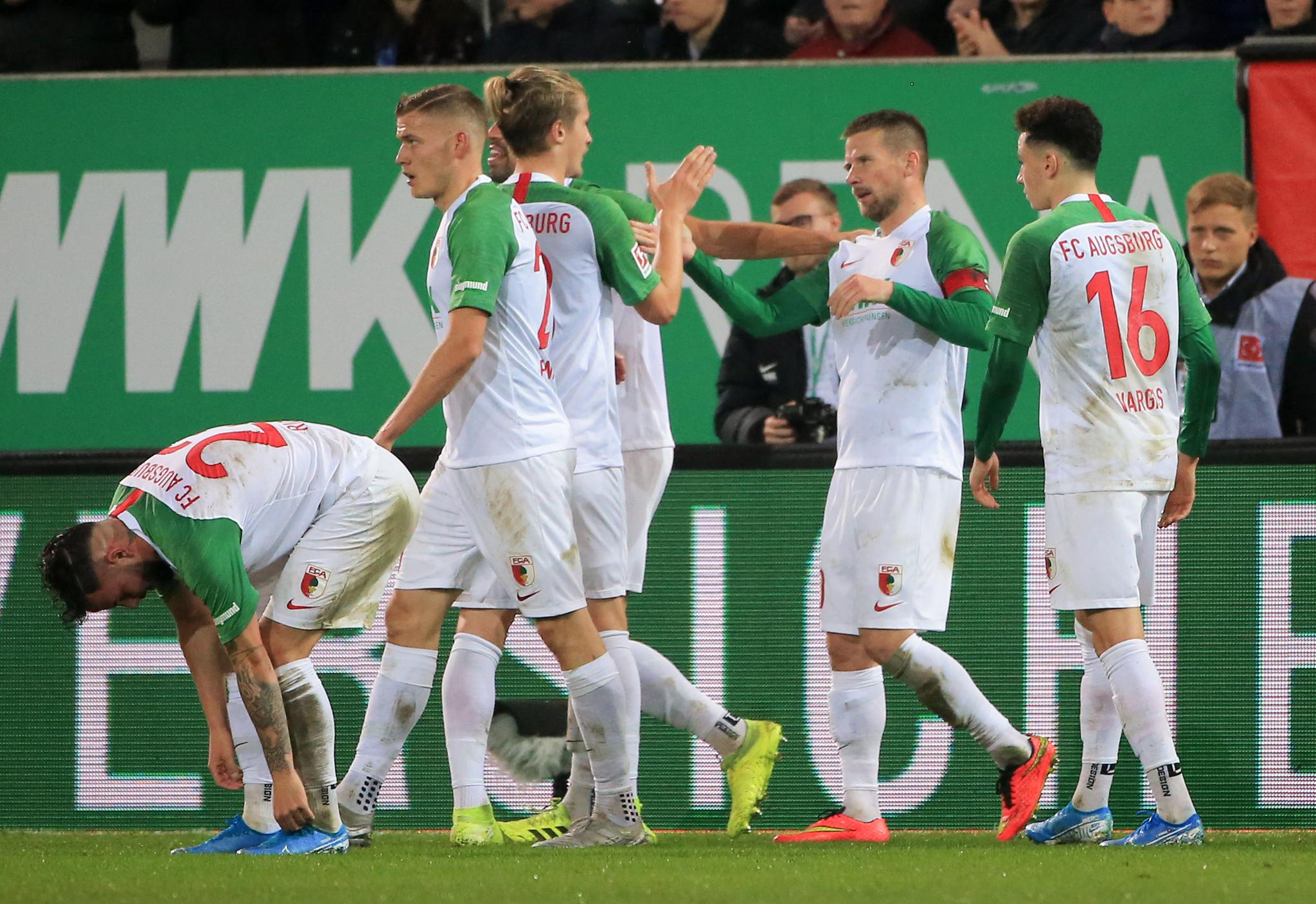 德甲综合| 奥格斯堡不敌沙尔克,杜塞胜科隆赢"莱茵德比"