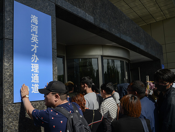 “海河英才”走动计划自今年5月份启动以来,全年有看引进13万人。视觉中国 原料