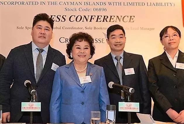 结果在华东师大遇到了改变她一生命运的贵人:生物学专家王耀发,江佩珍