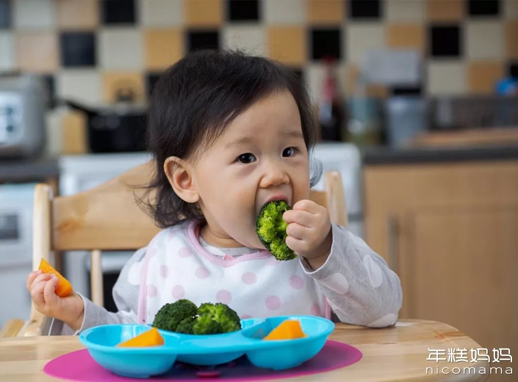 同时拒绝苦涩的食物(所以小孩子们都不喜欢吃苦瓜),而且对他们来说