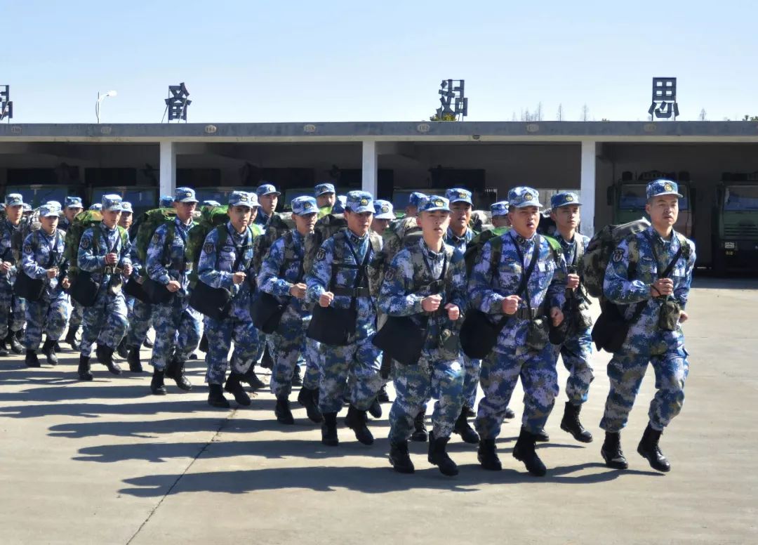 闻硝烟却上演生死较量的无形战场,电子对抗部队必须把每次演练当实战