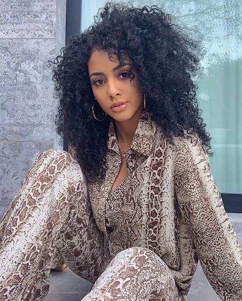 tmz:欧文女友golden手戴大钻戒 两人或已订婚