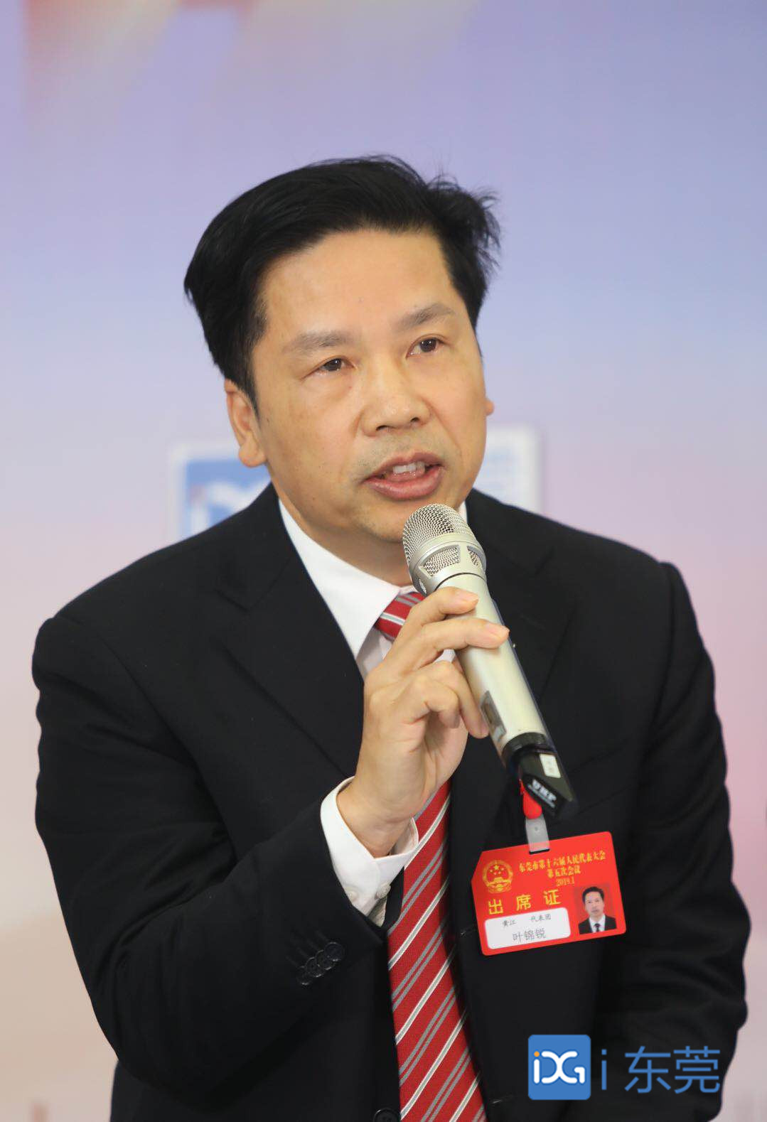 昨天(1月16日)下午,黄江镇委书记叶锦锐做客东莞报业两会会客厅.