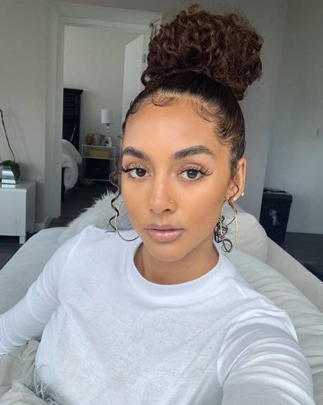 tmz:欧文女友golden手戴大钻戒 两人或已订婚