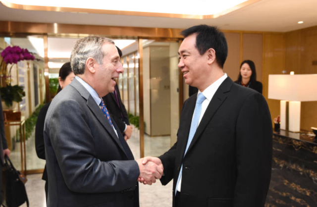许家印会晤哈佛大学校长 推进恒大新能源汽车
