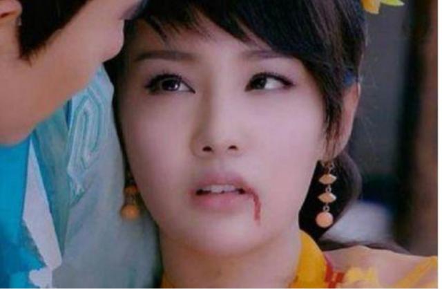 女星吐血场面大比拼 郑爽杨颖被唐嫣秒杀