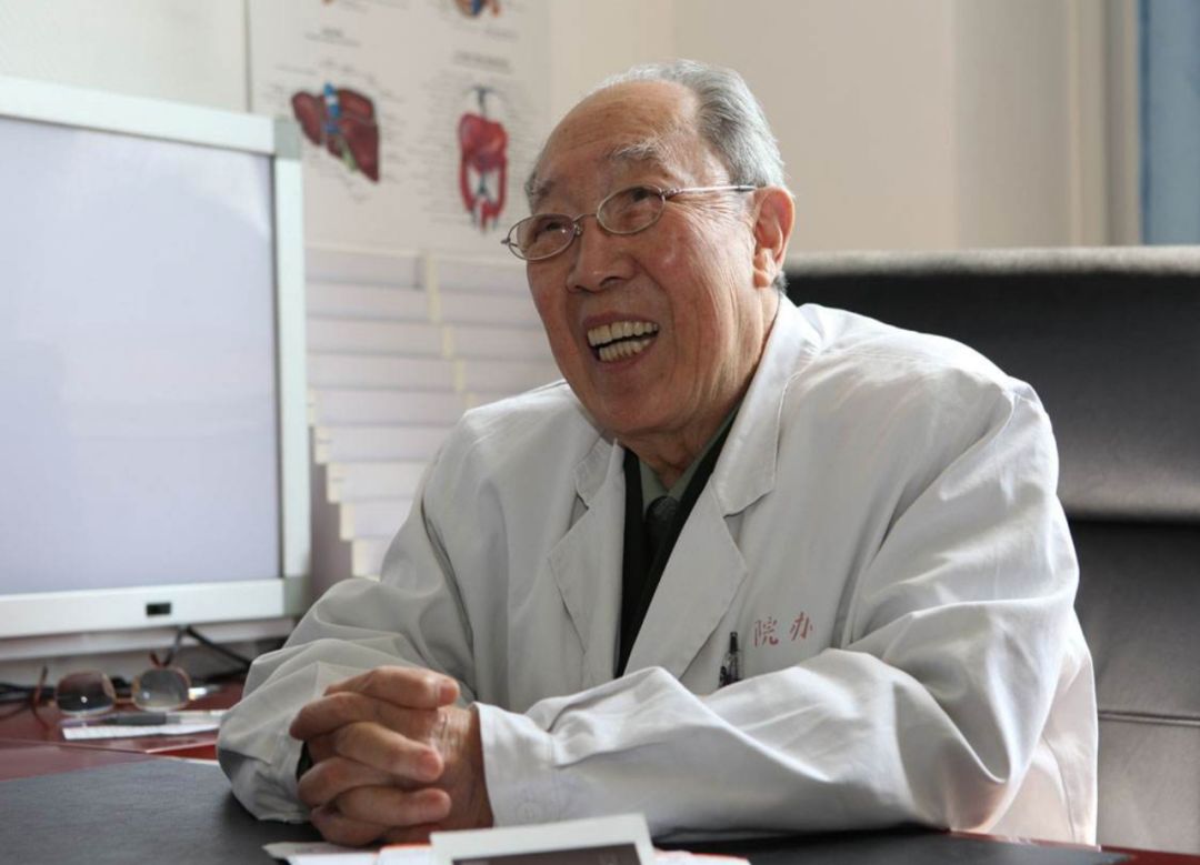 董卿失控落泪如果哪一天我倒下了