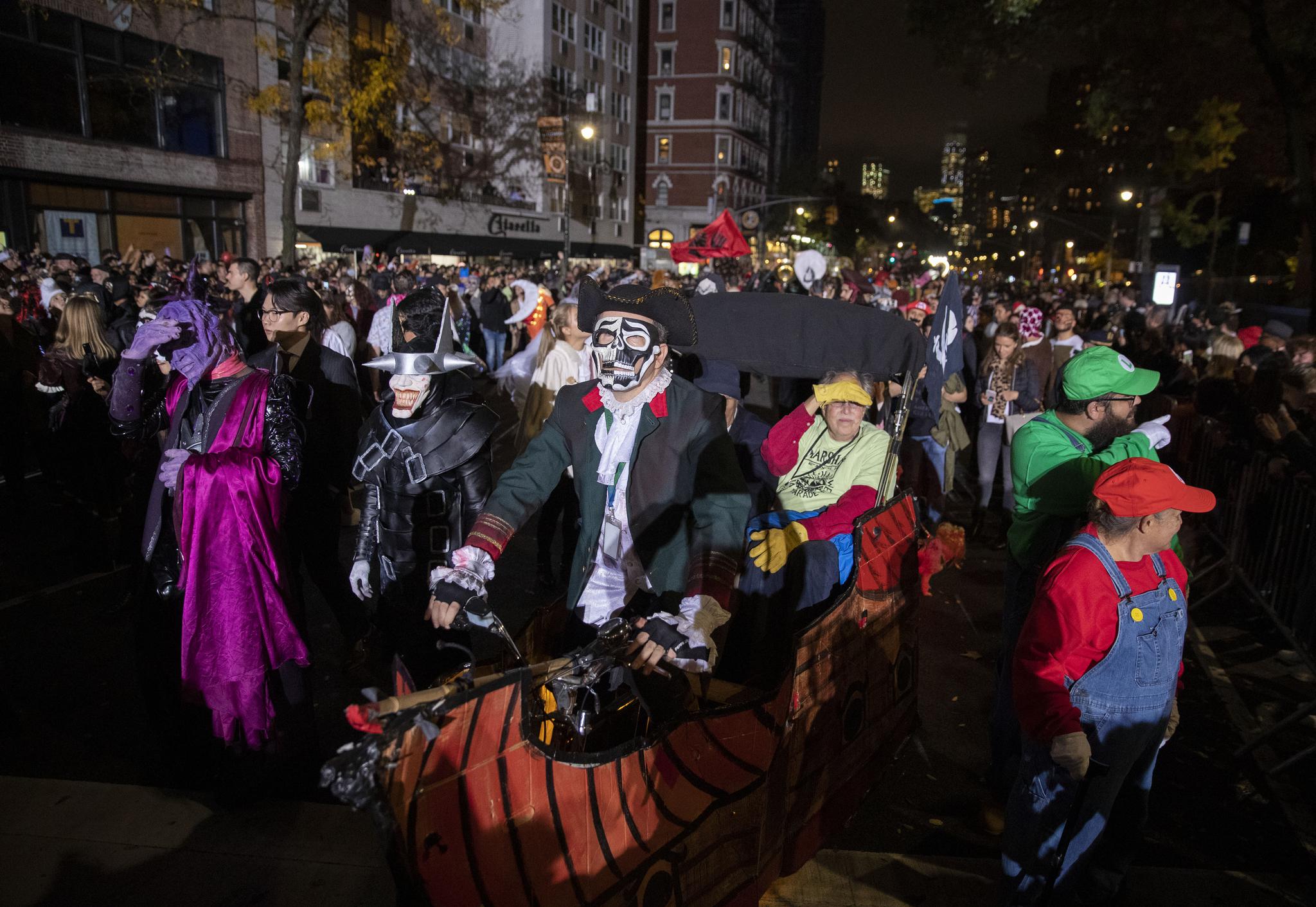 纽约举行万圣节大游行