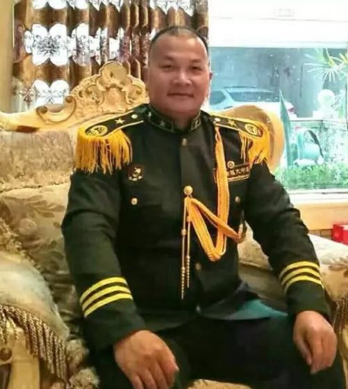 2013年11月5日,山东临沂苍山县公安局里来了一群不速之客.