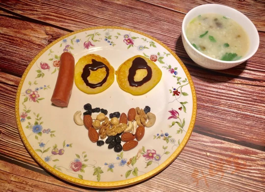 "娃快要期末考试了,为了给她鼓劲,我就把早餐凹出了各种100造型.