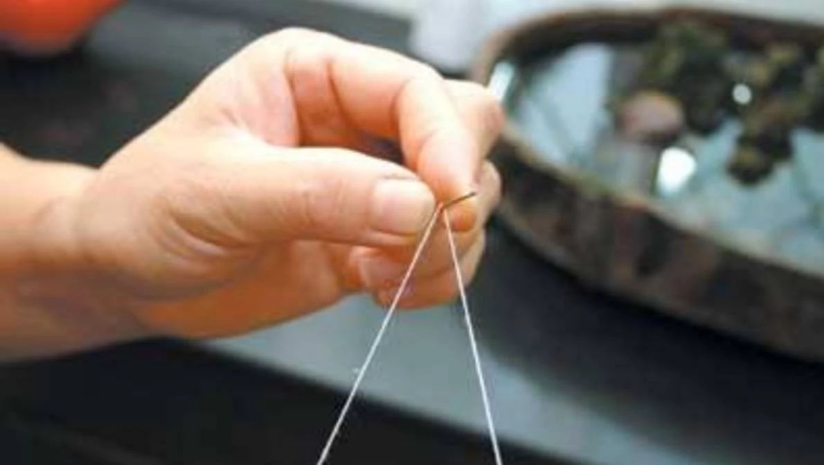 只需一个牙刷,闭着眼也能快速穿针引线,太神奇了,真后悔才知道