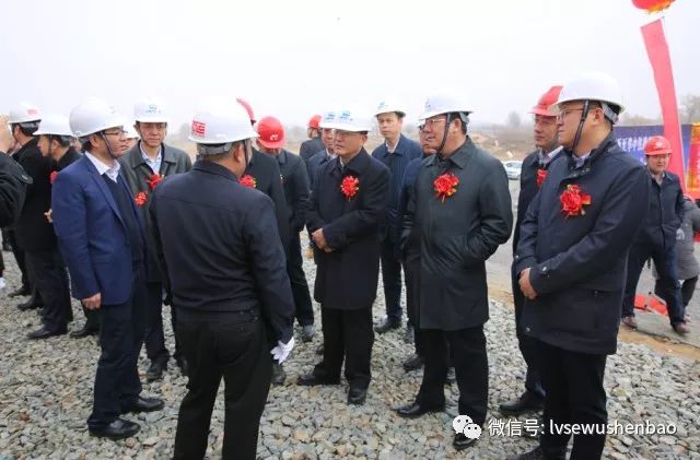 我国在建最长重载铁路蒙华铁路开始全线铺轨北起鄂尔多斯纵贯七省