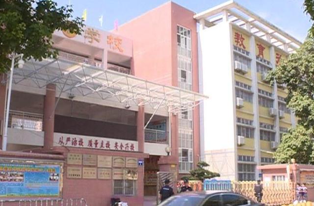 在广东珠海香洲区壮华学校读六年级.她叫小茹,林先生有一个女儿