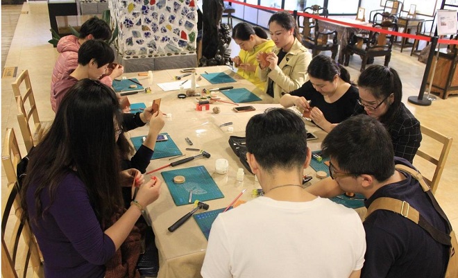 设计与工程专业,一个半月前他和自己的同班同学程思,周梦怡,余美珍