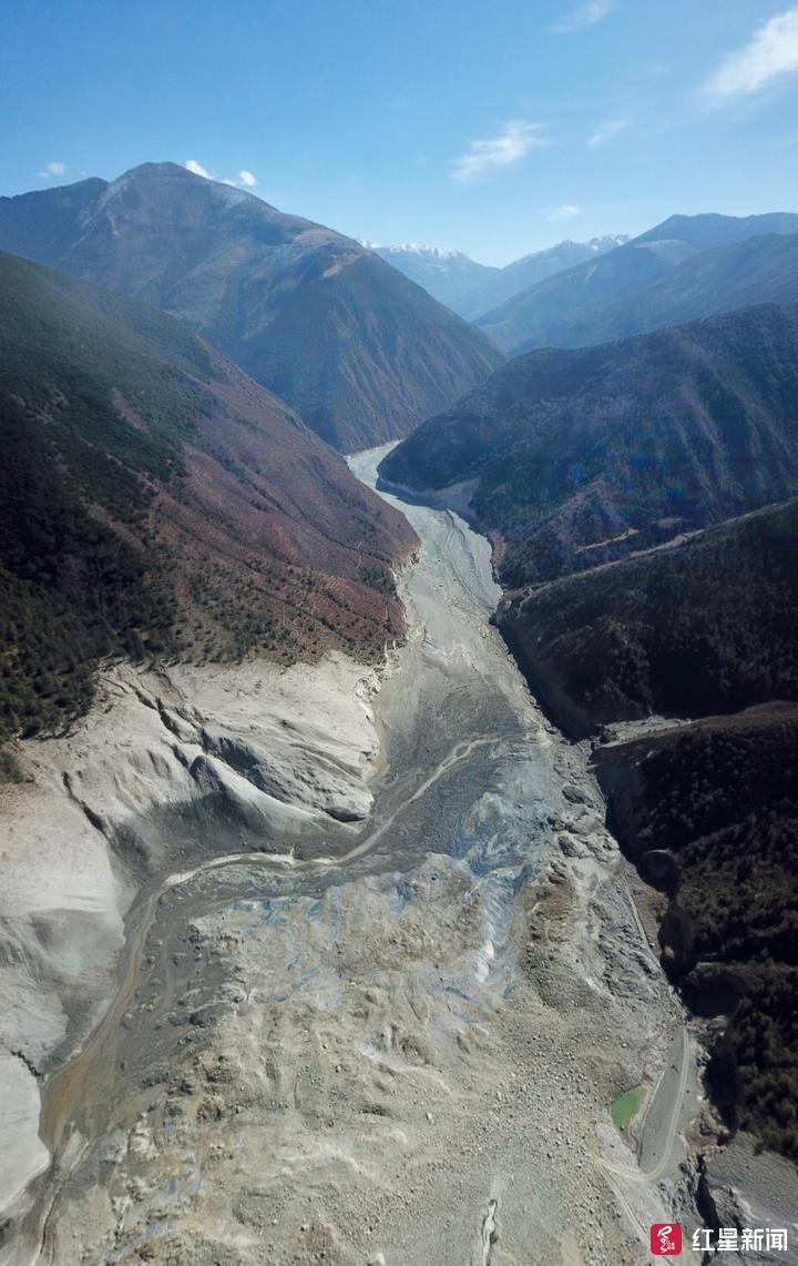 堰塞体泄流槽已过流 金沙江如青龙蜿蜒|青龙|泄流|堰塞湖_新浪新闻