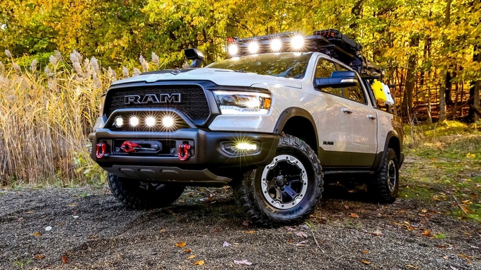 Ram1500硬核改装，绞盘+太阳能+煤气炉，化身基地车