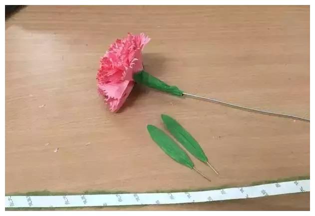 教你手工制作纸藤康乃馨方法图解