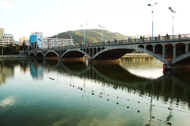 正文                 (天水市南大桥)   天水南大桥   可以说是天水