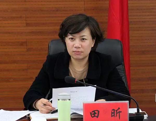 女县委书记开发令枪捂耳网友小时候炮竹放少了