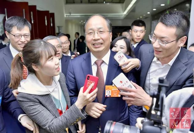 回应退市制度、股市上涨、科创板…易会满现身