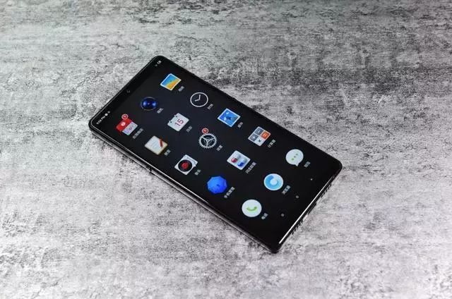 锤子发布坚果r11t顶配售价8848元