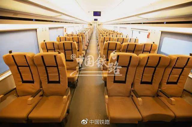 同时包含一等座与商务座,而16辆编组"复兴号"在1号车设有单独的"商务