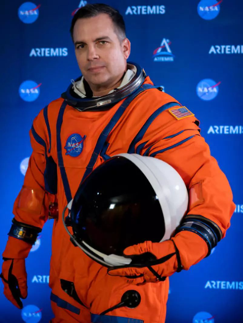 nasa发布全新登月宇航服取消拉链增加可替换模块避免花式摔倒