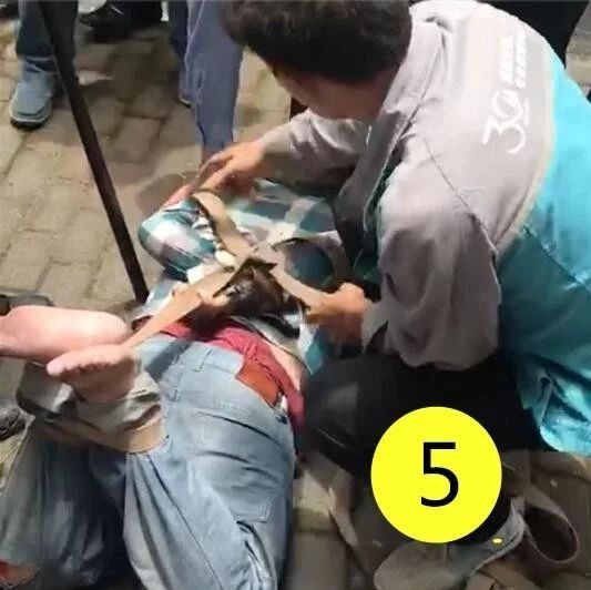 上海一小学门口男子持刀砍人,2名男童死亡!警方:嫌疑人报复社会