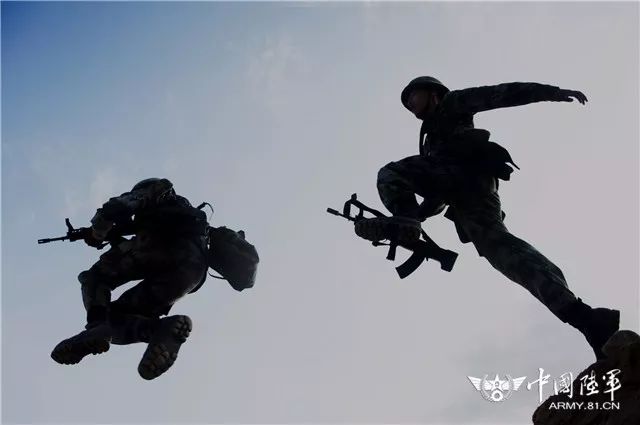 就在前几天,看过夜读一篇文章下的留言:"儿行千里母担忧,儿子当兵之后