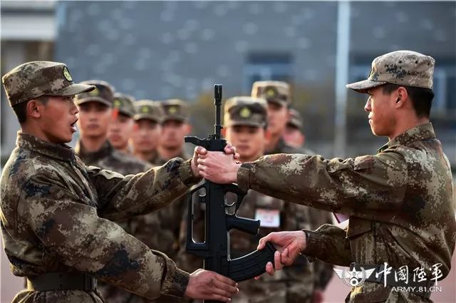 中国陆军之声67来到新兵连就把这里当家