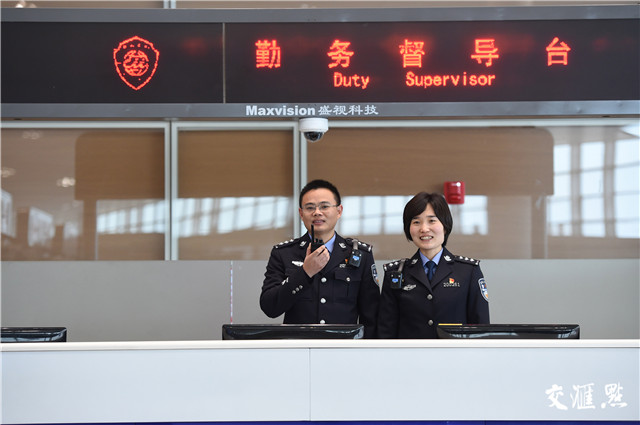 江苏武警边防部队今天换装啦将以新形象为公众服务