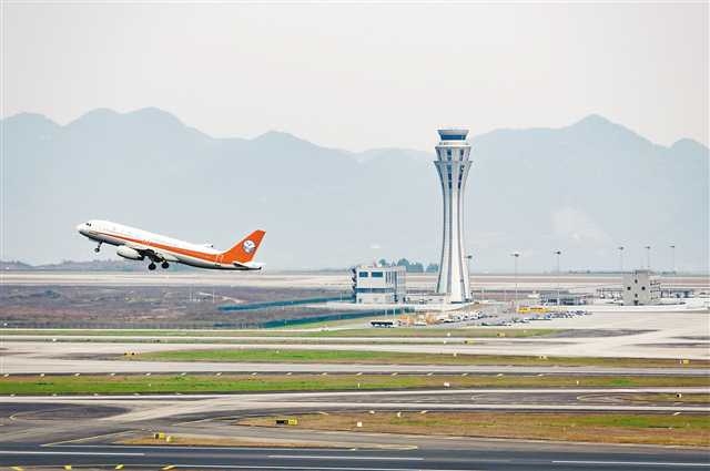 探秘重庆机场塔台 每天近千架飞机如何有序起降