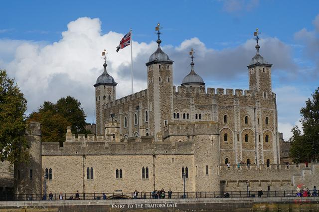 英国数代国王的宫殿,伦敦市内的中世纪古堡,地位就像北京故宫