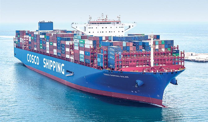 全球最大集装箱船停靠沙特达曼