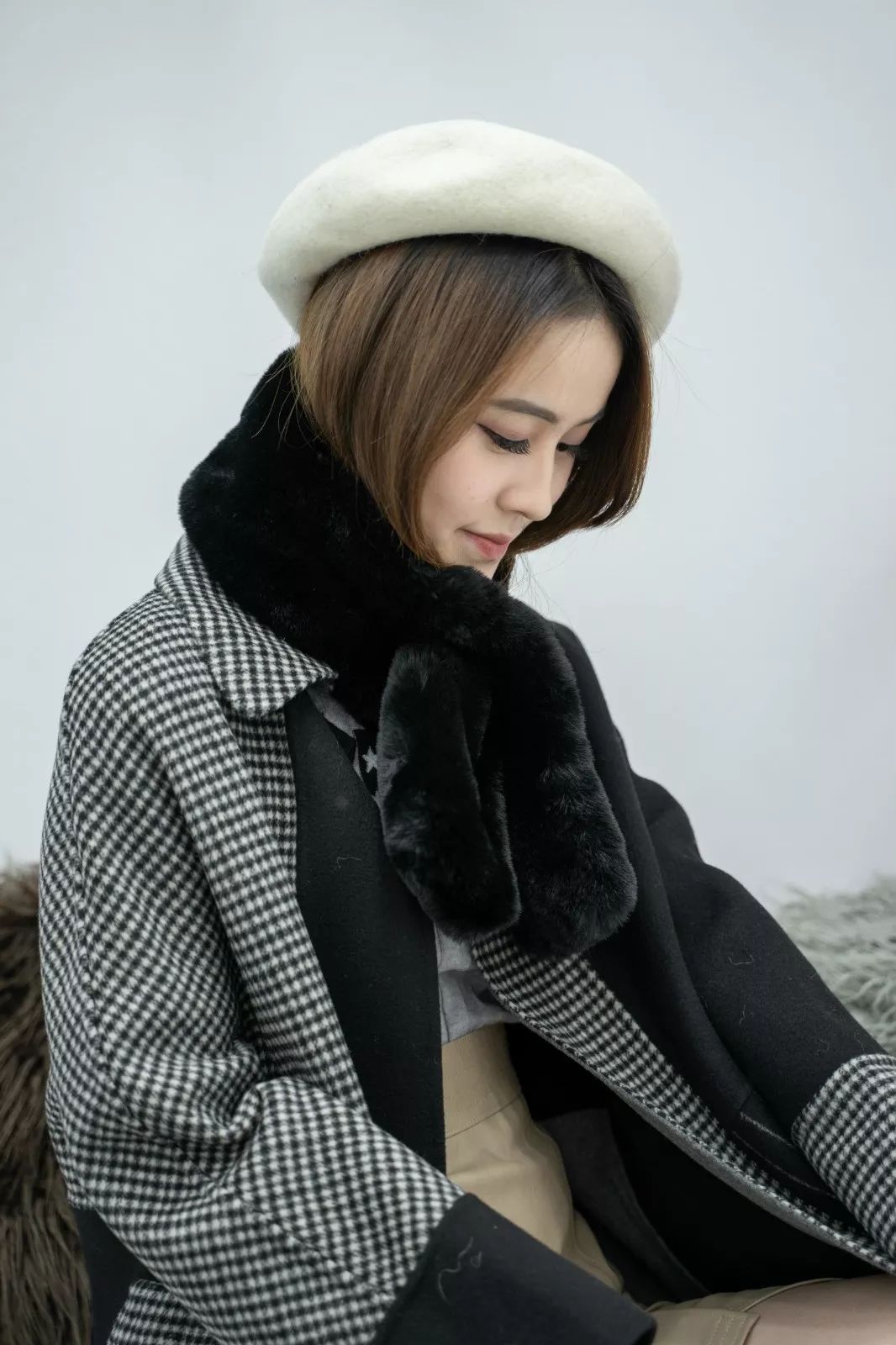 会这样系围巾的女人,注定比别人更漂亮!