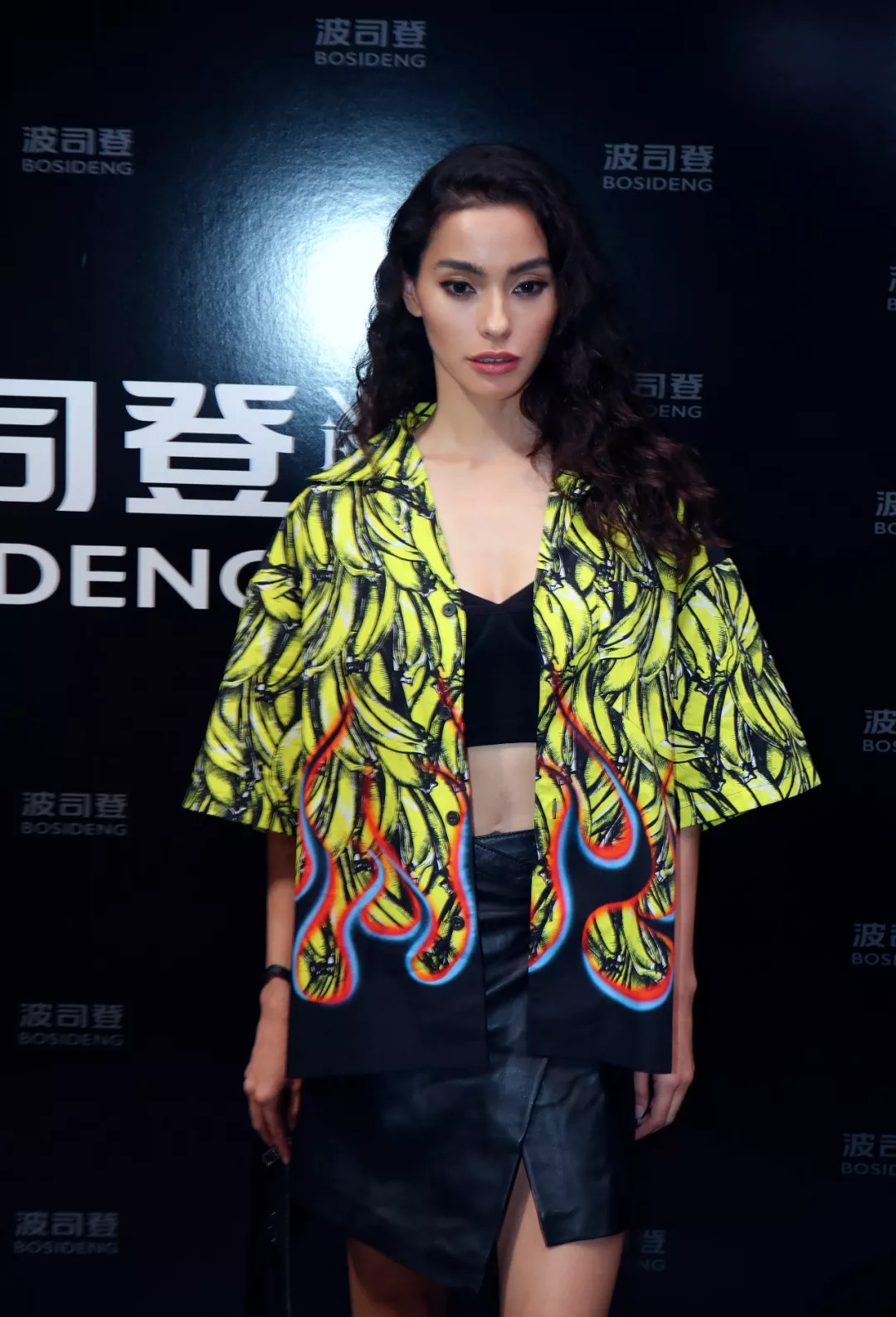 众时尚博主和买手也纷纷出席现场,比如这两年风头正劲的韩火火和迪西