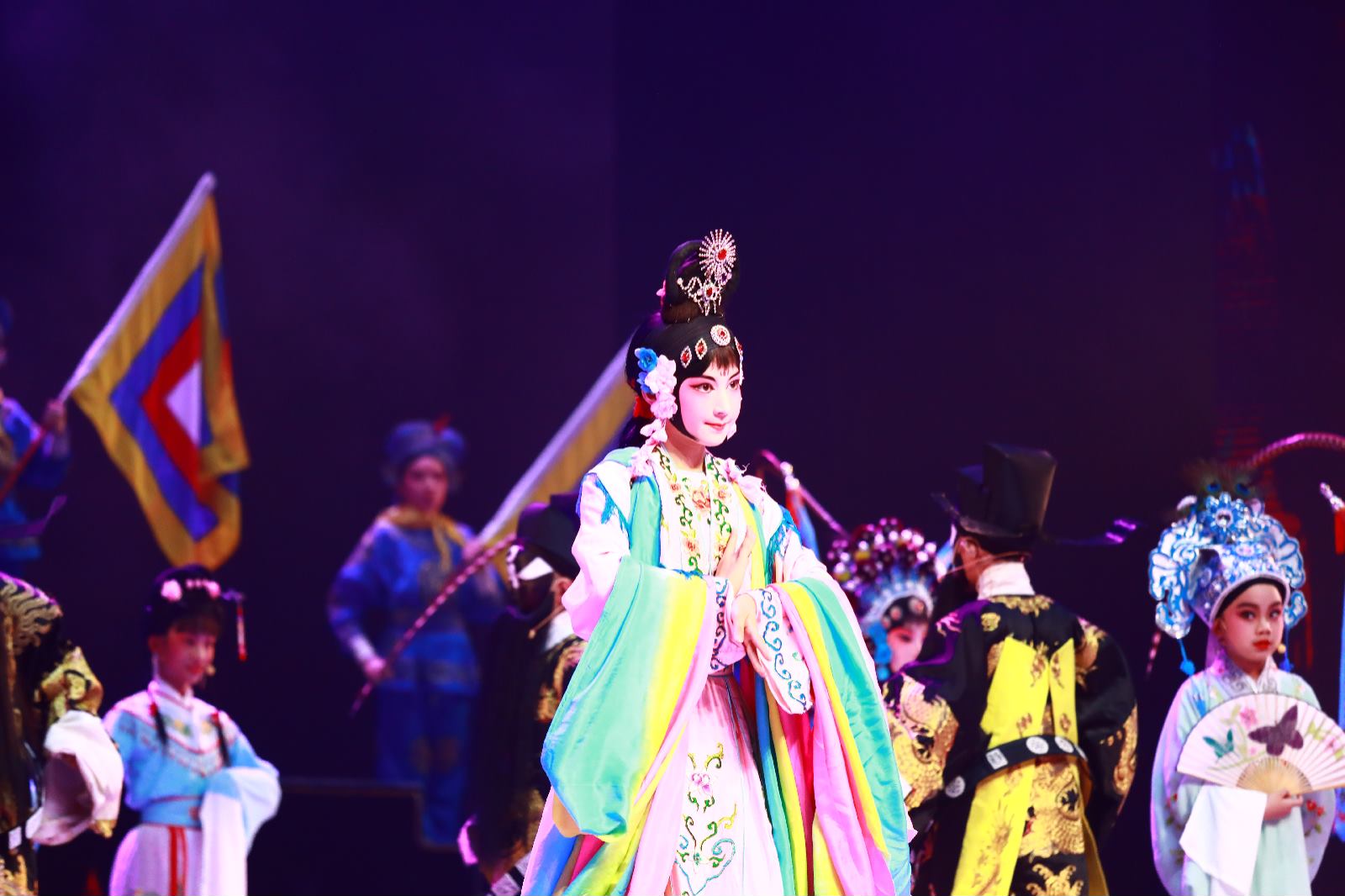 戏曲在校园 | 惊到了!这个小学每个孩子都会唱京剧