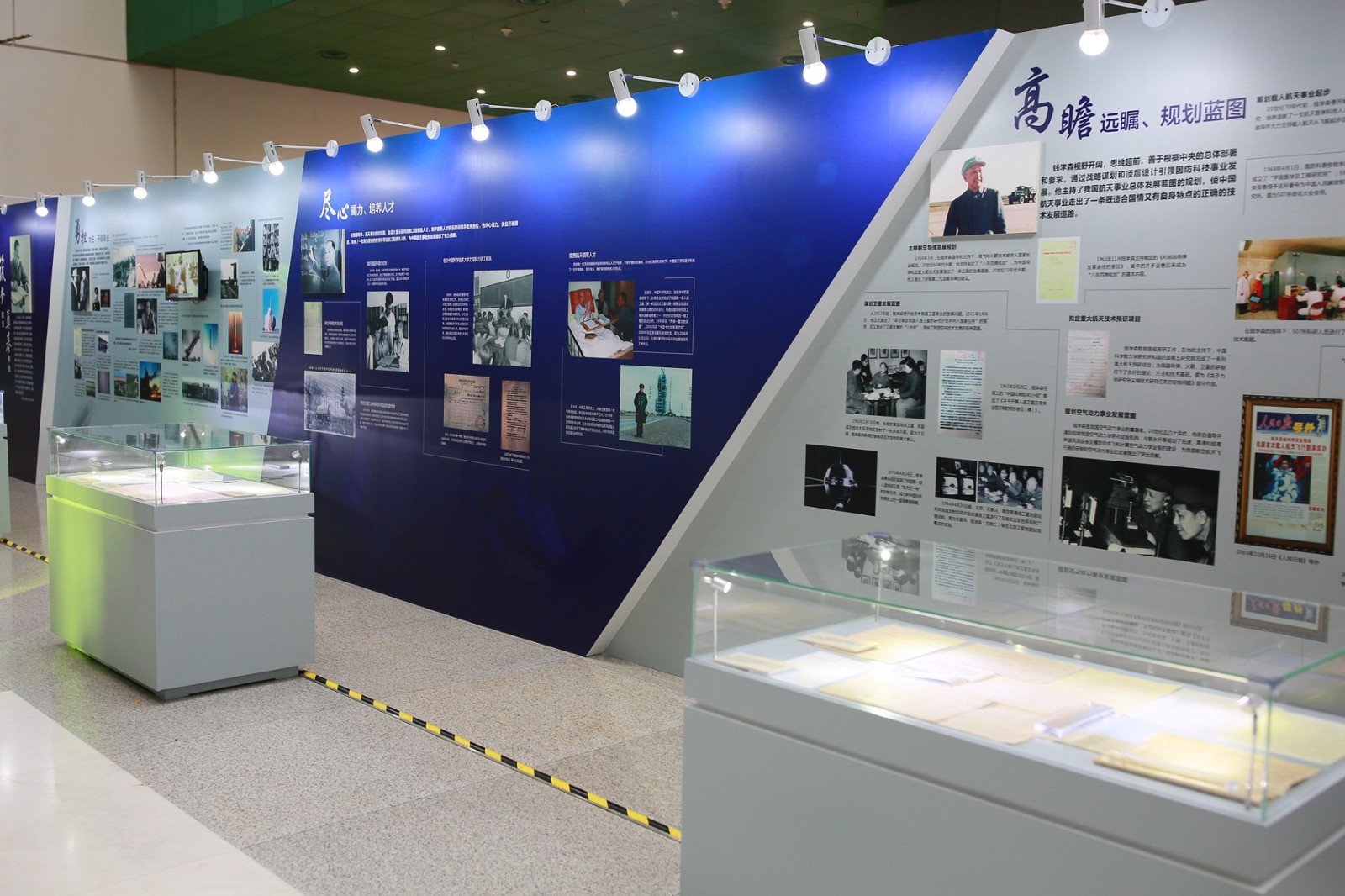 本次展览是上海交通大学钱学森图书馆继"人民科学家钱学森"事迹展2011