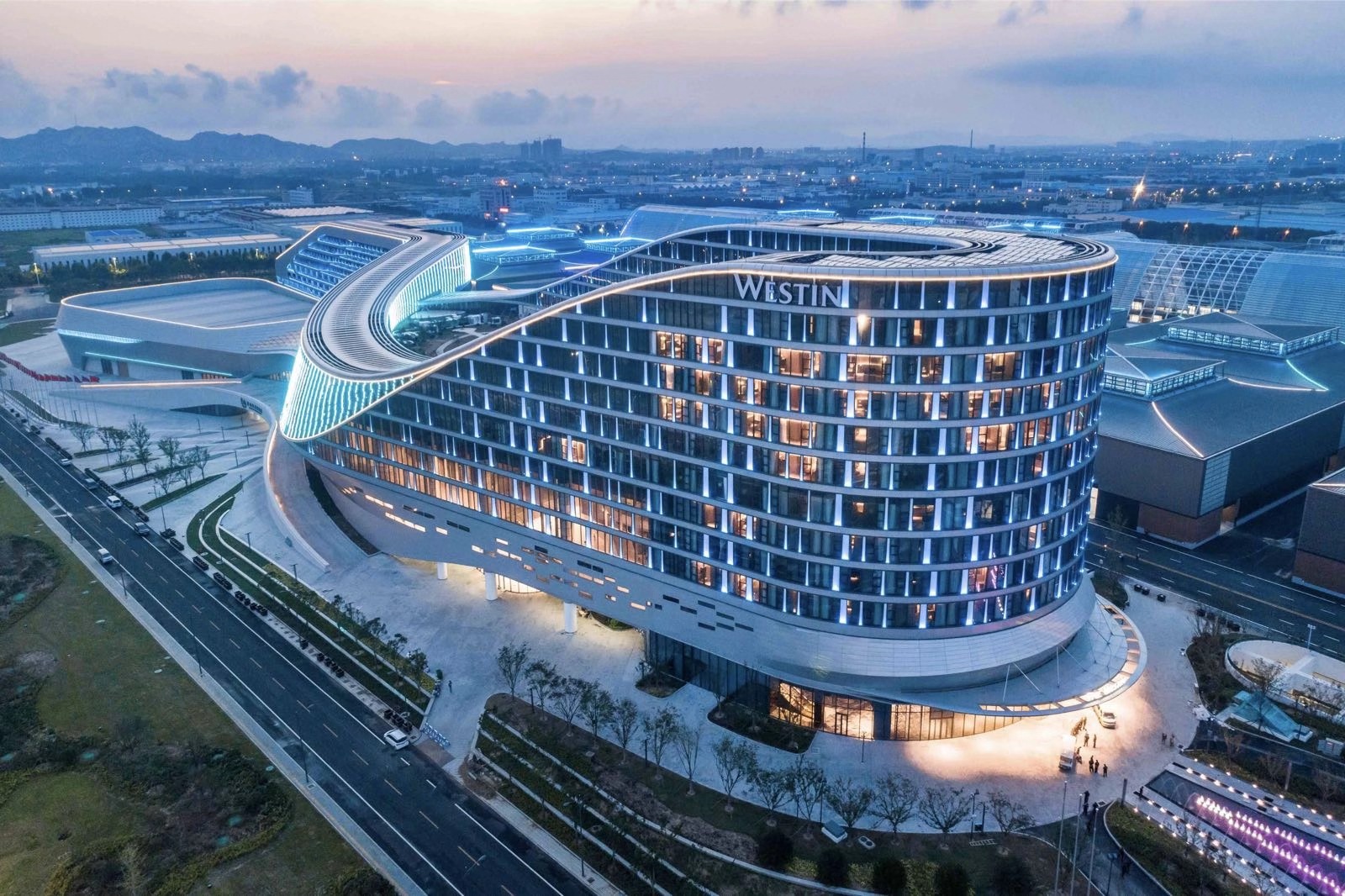 威海市群众艺术馆图书馆正式对外开放