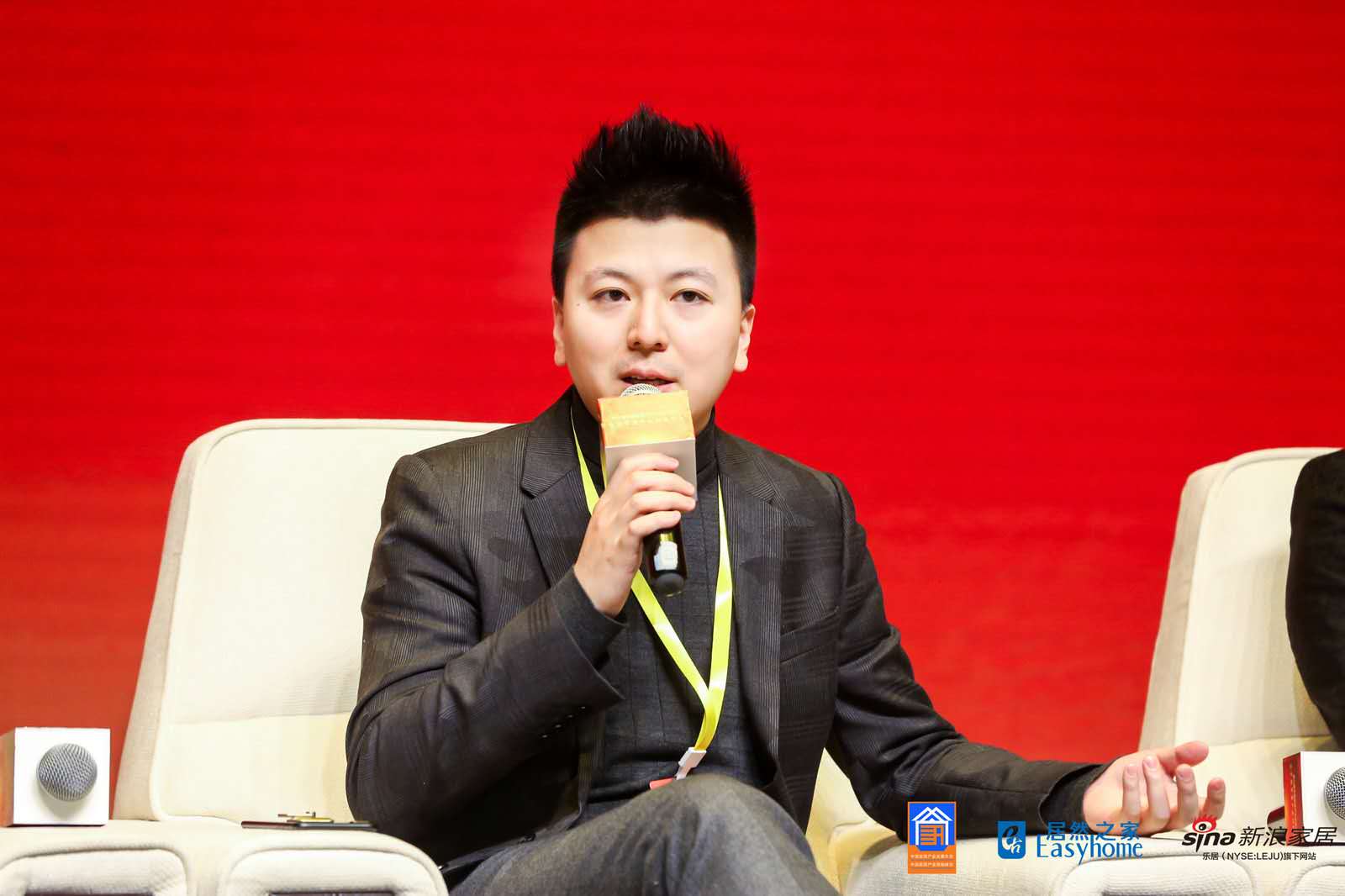 久盛地板董事长张凯说,「互联网潮流给消费趋势冠名很多概念,但商业