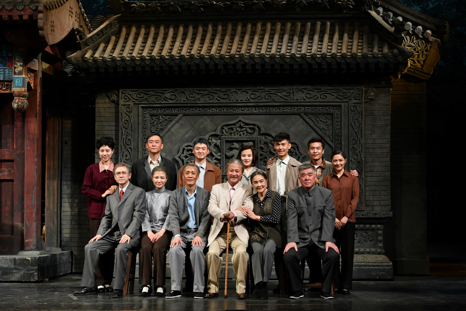 《全家福》剧照话剧《全家福》根据叶广芩同名小说改编,生活基础丰厚