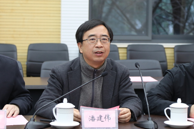 重庆市委常委常务副市长吴存荣一行来我校调研