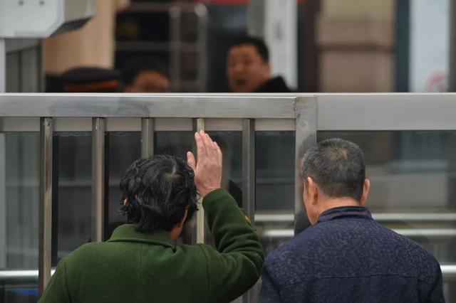 名牌大学后,他却突然离奇失踪……14年后,消失真相终于曝光,家人哭惨