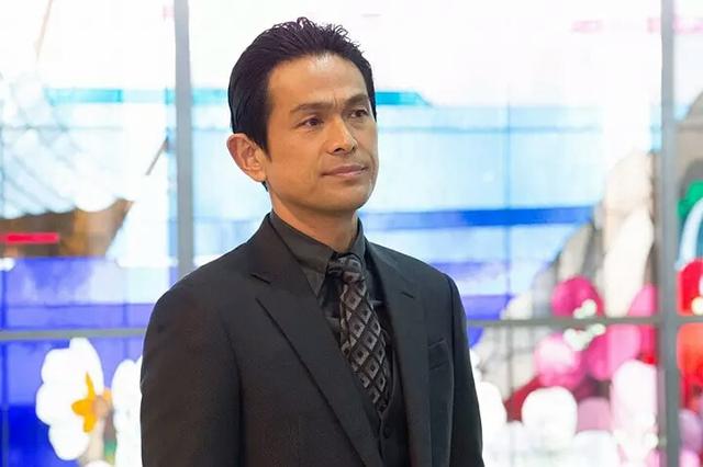 在这之前,点点先介绍一位这名叫荣介的大人物.