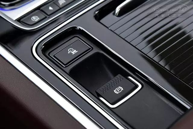 捷豹xel(配置|询价),阿尔法·罗密欧-giulia都采用电子手刹,雷克萨斯