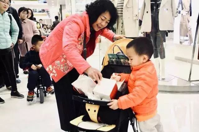 抖音网红随便一个小视频点赞10000+?研究了3