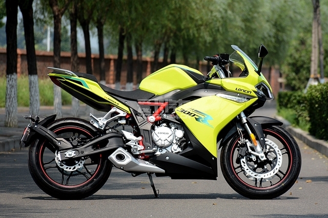 不到2万的300cc跑车 隆鑫无极300rr实拍