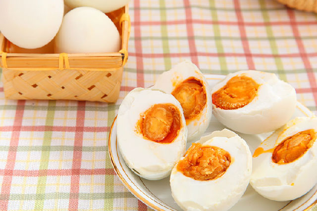 蛋类营养大比拼 咸鸭蛋竟比鸭蛋营养价值高