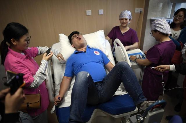 男星体验分娩,陆毅不到1分钟就喊停,只有他扛过了10级